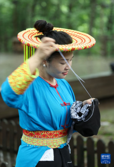 镜观·非遗丨飞针走线挑花开