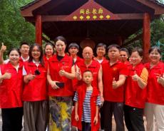 祁东帮帮团联合祁东选调生开展敬老志愿服务