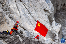 救援一线党旗红