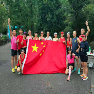 岳阳跑友环东风湖20公里奔跑贺国庆